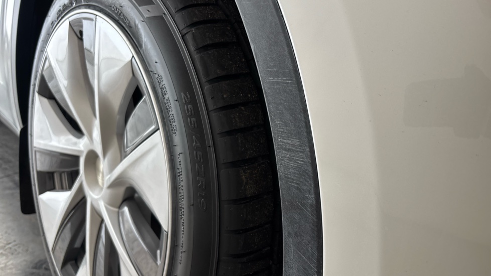 TESLA MODEL Y Scuff and worn