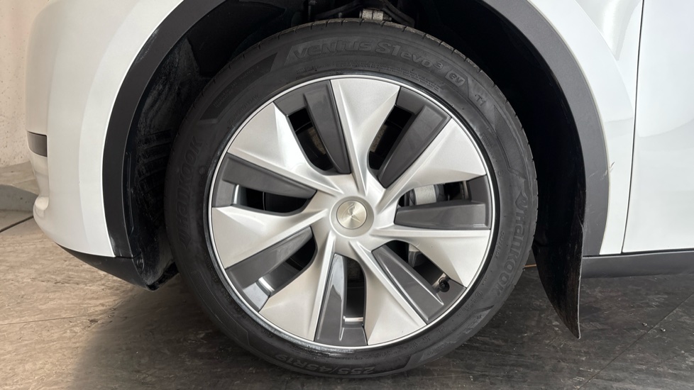TESLA MODEL Y Image 17