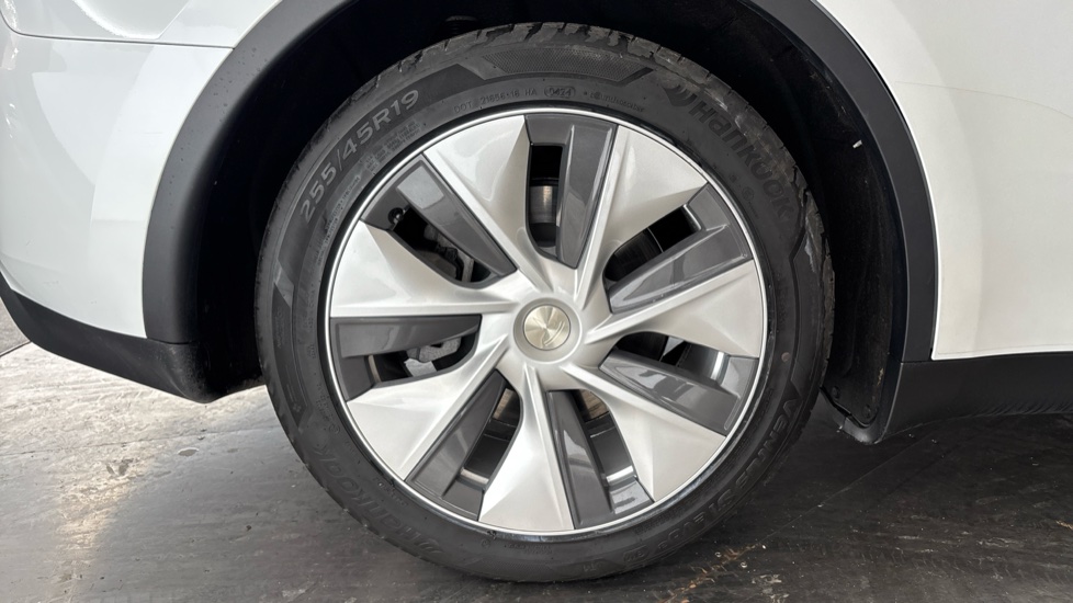 TESLA MODEL Y Image 19