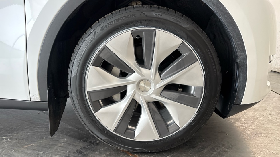 TESLA MODEL Y Image 20