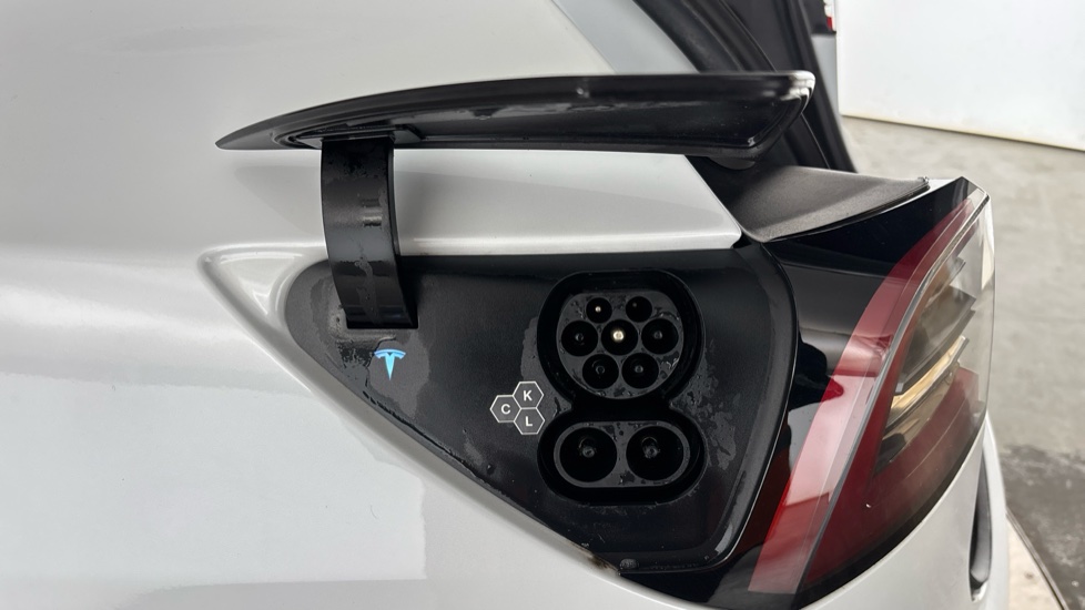 TESLA MODEL Y Image 21