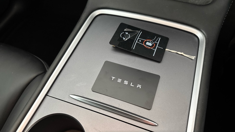 TESLA MODEL Y 2 keys available