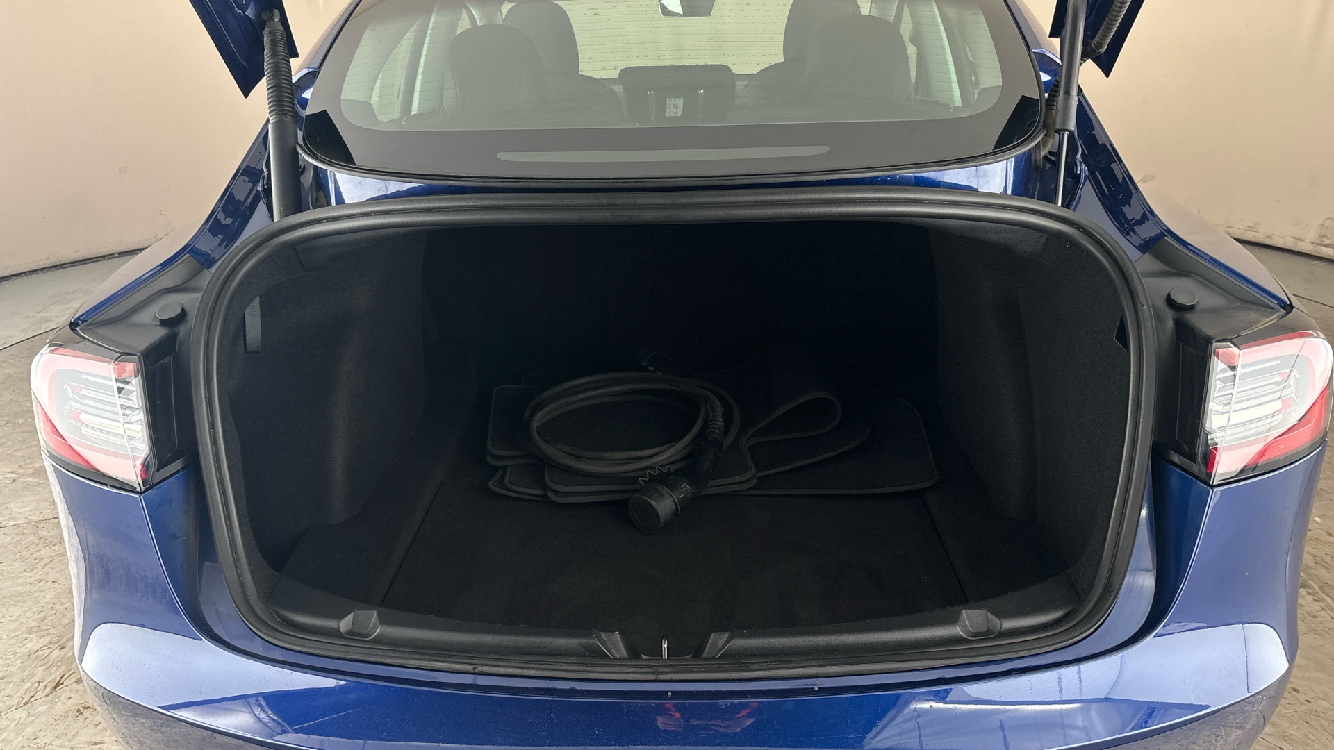 4027596 Long Range AWD 4dr Auto