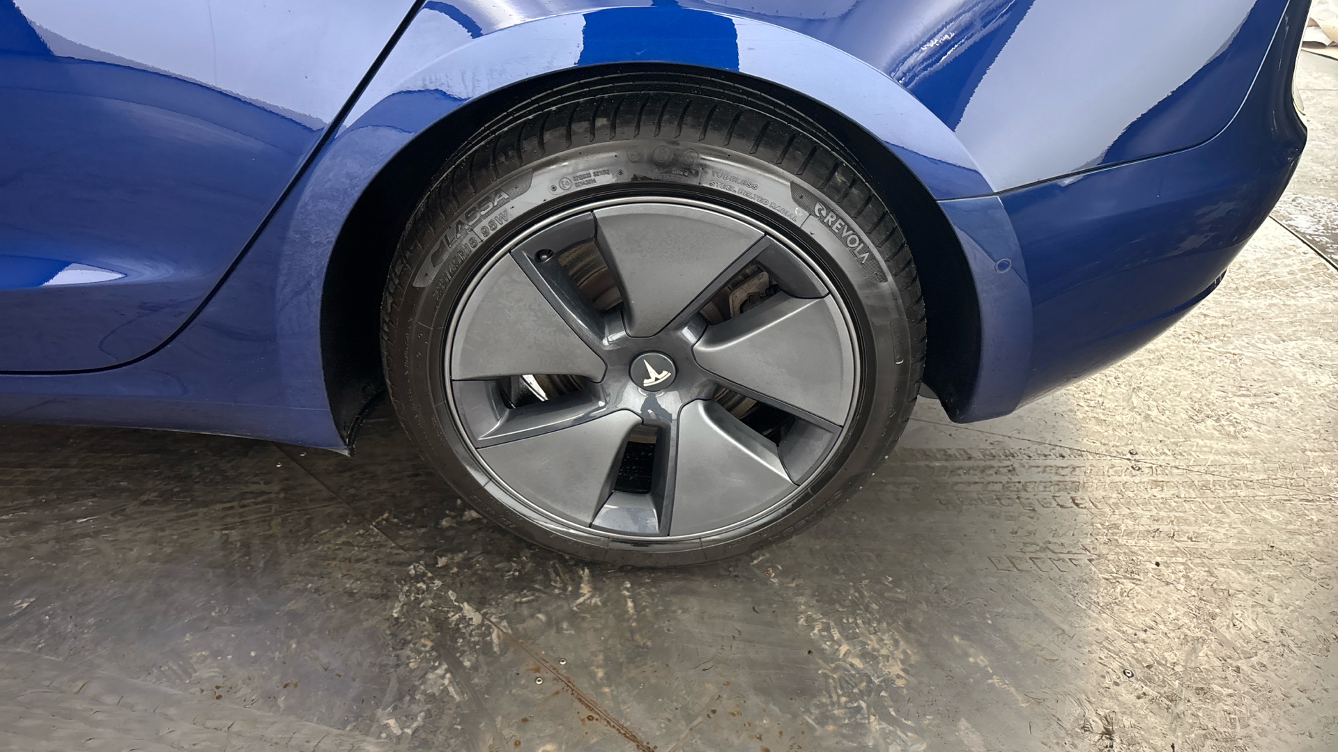 4027596 Long Range AWD 4dr Auto