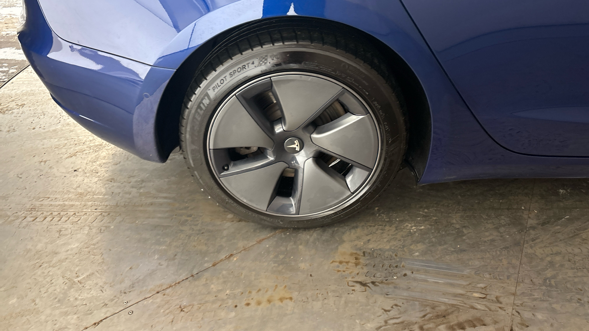 4027596 Long Range AWD 4dr Auto