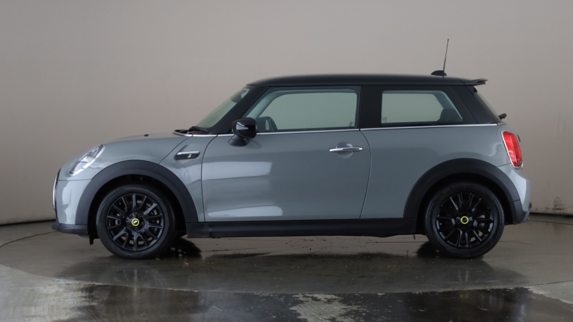 4020721 135kW Cooper S Level 1 33kWh 3dr Auto