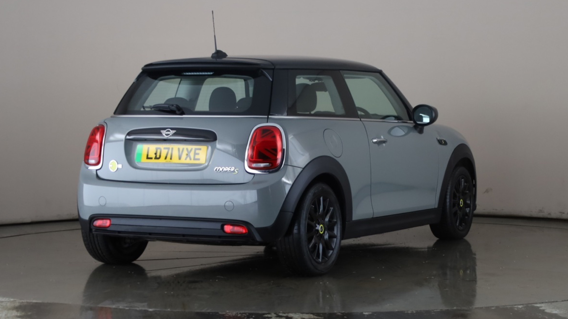 4020721 135kW Cooper S Level 1 33kWh 3dr Auto