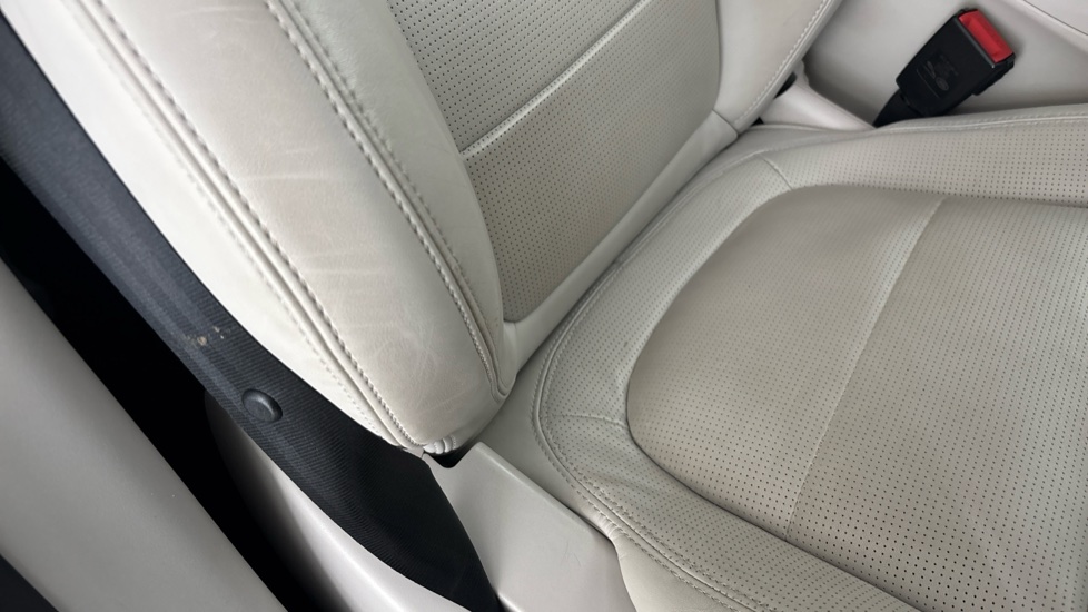 JAGUAR I-PACE worn and stained