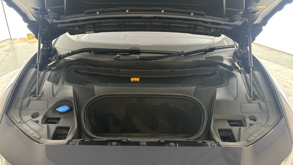 JAGUAR I-PACE Image 16