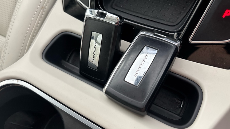 JAGUAR I-PACE 2 keys
