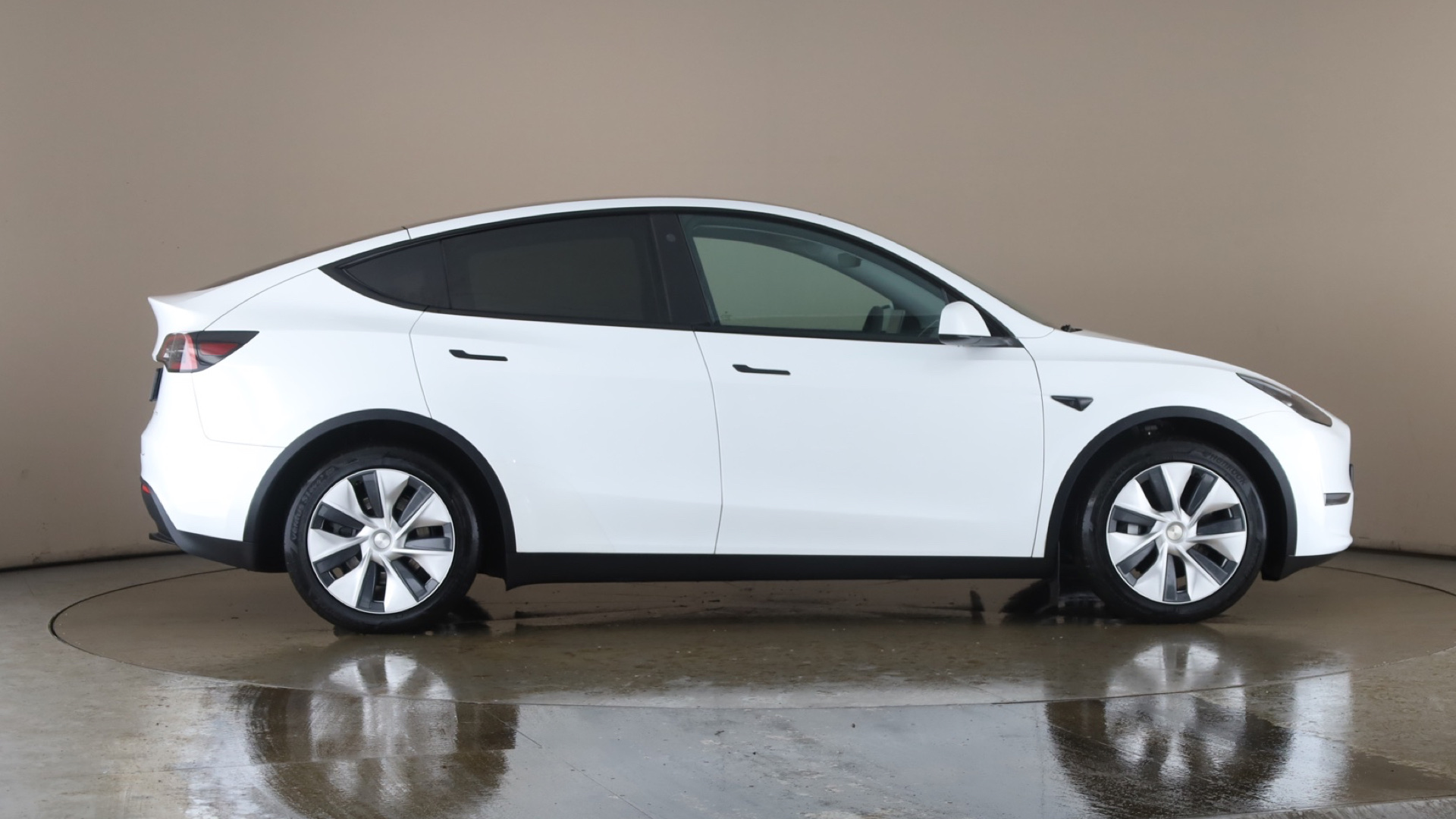 4049524 Long Range AWD 5dr Auto