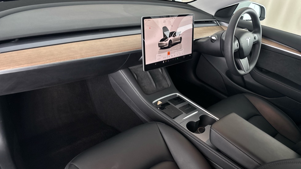 Tesla Model 3 Image 10