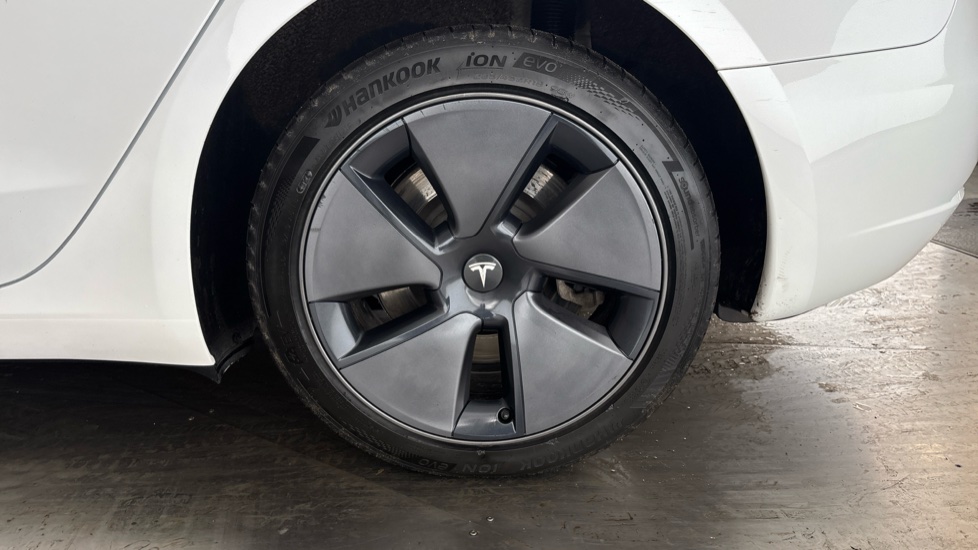 Tesla Model 3 Image 18