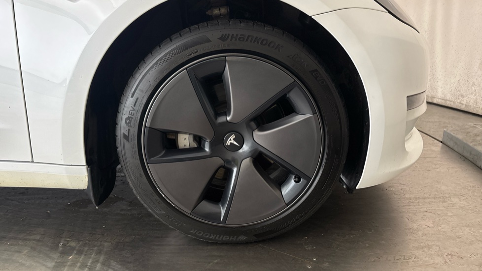 Tesla Model 3 Image 20
