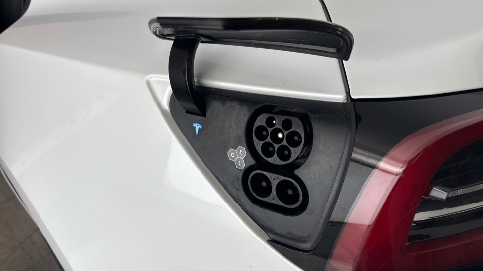 Tesla Model 3 Image 21