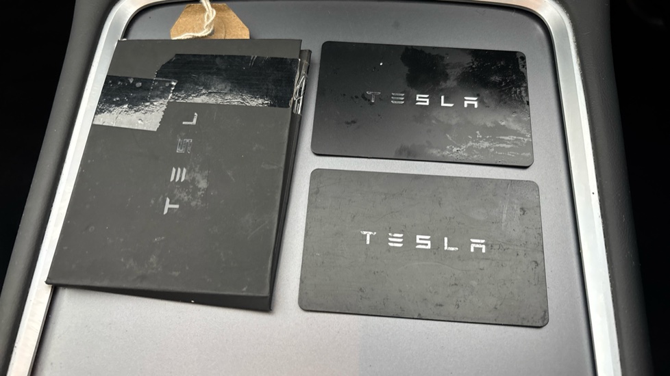 Tesla Model 3 2 keys