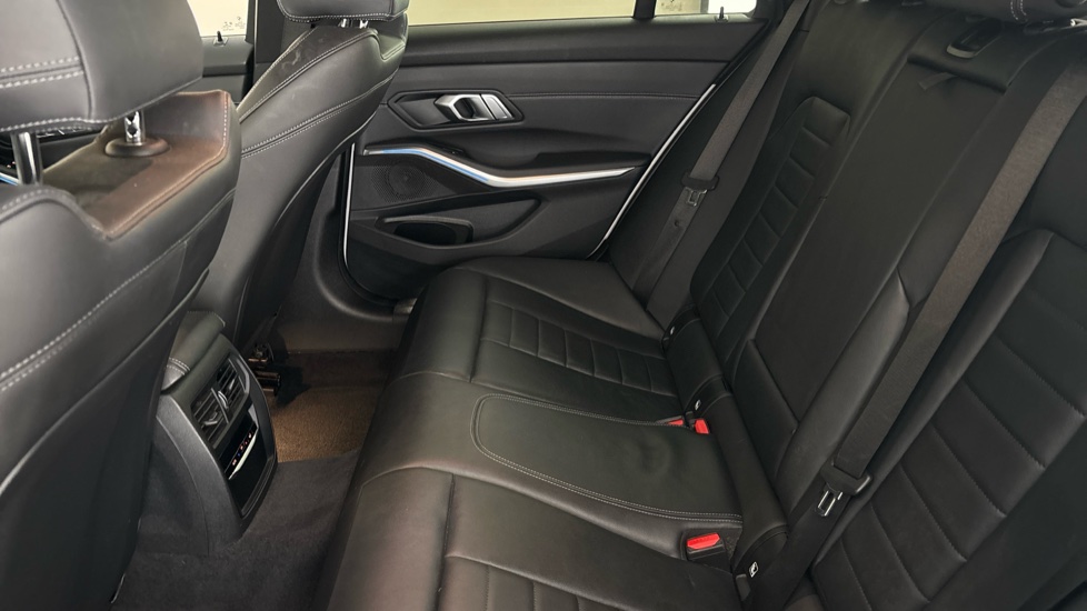 BMW 3 SERIES Image 14