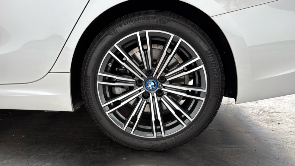 BMW 3 SERIES Image 18