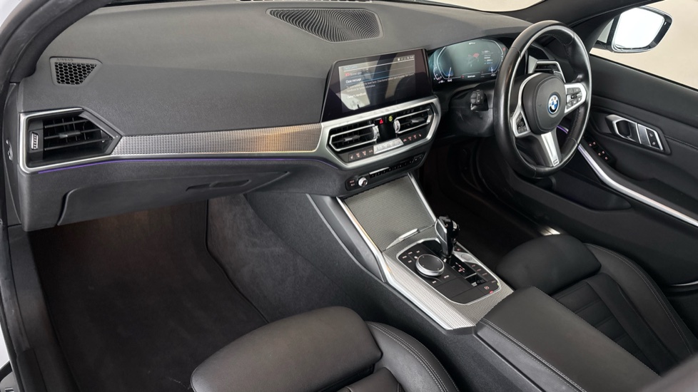 BMW 3 SERIES Image 10