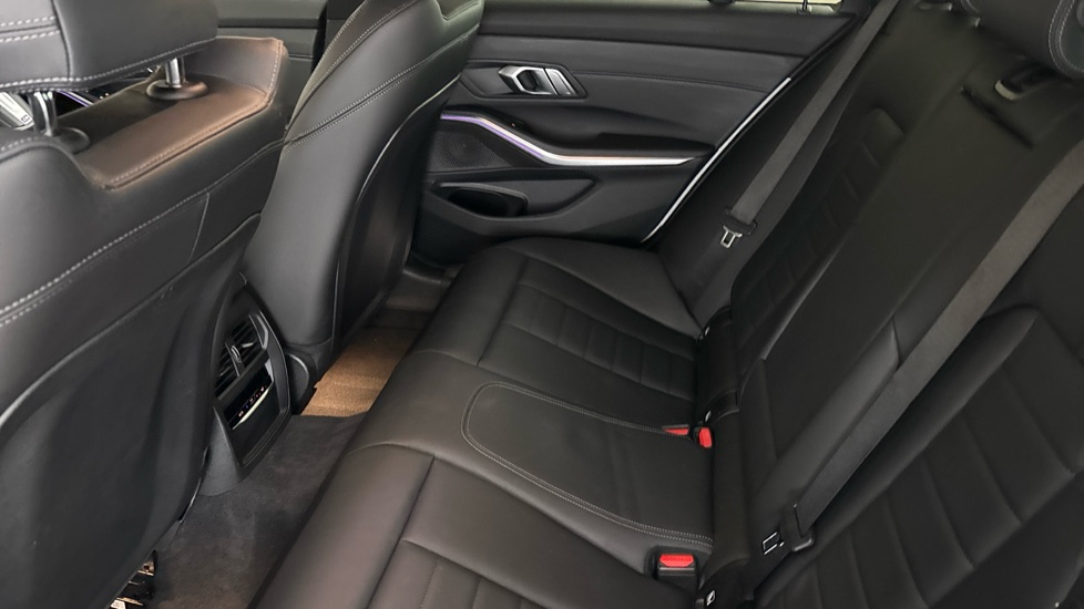 BMW 3 SERIES Image 14
