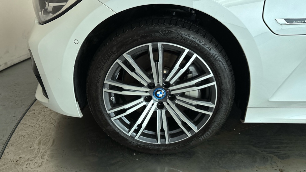 BMW 3 SERIES Image 17