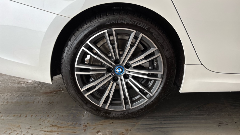 BMW 3 SERIES Image 19