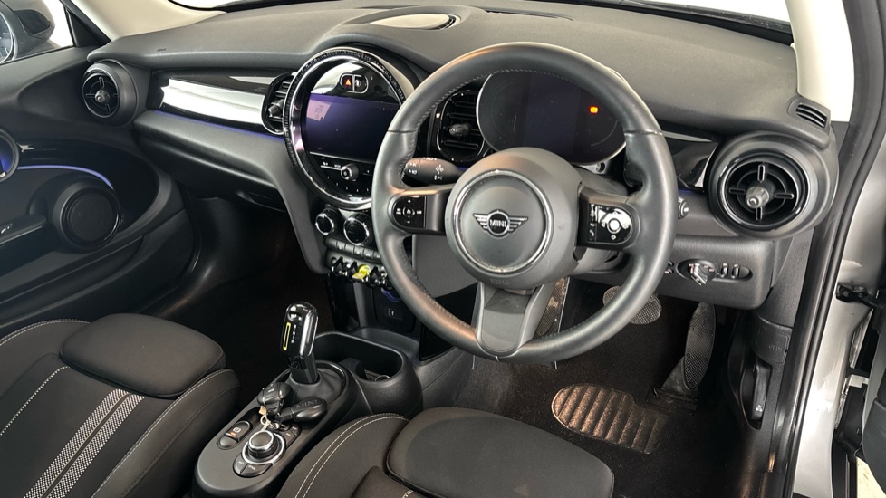 MINI HATCHBACK Image 9