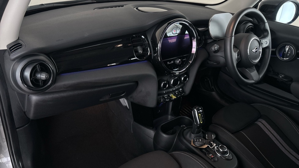 MINI HATCHBACK Image 10