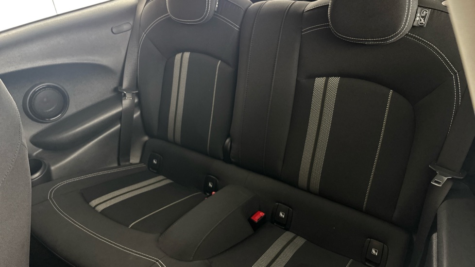 MINI HATCHBACK Image 14