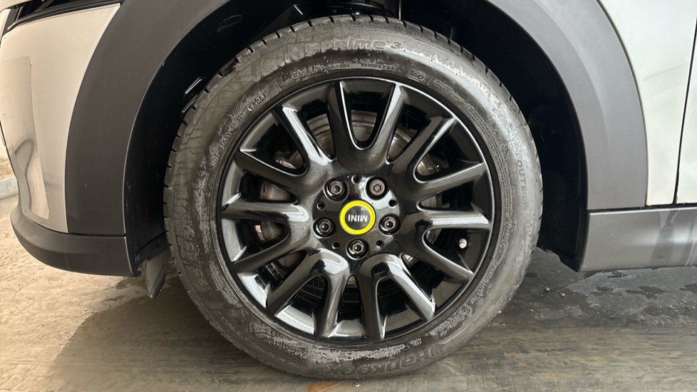 MINI HATCHBACK Image 17