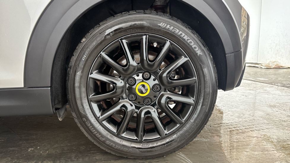 MINI HATCHBACK Image 18