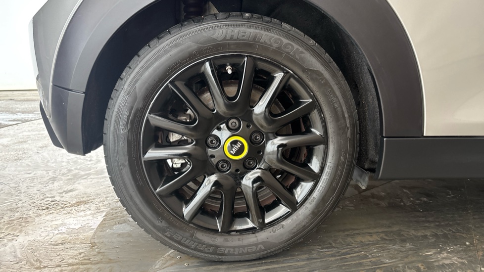 MINI HATCHBACK Image 19