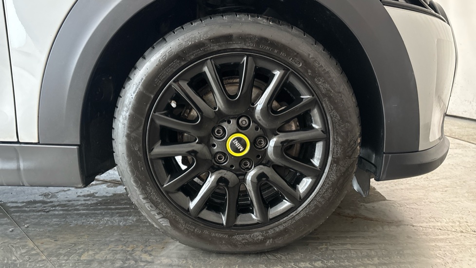 MINI HATCHBACK Image 20