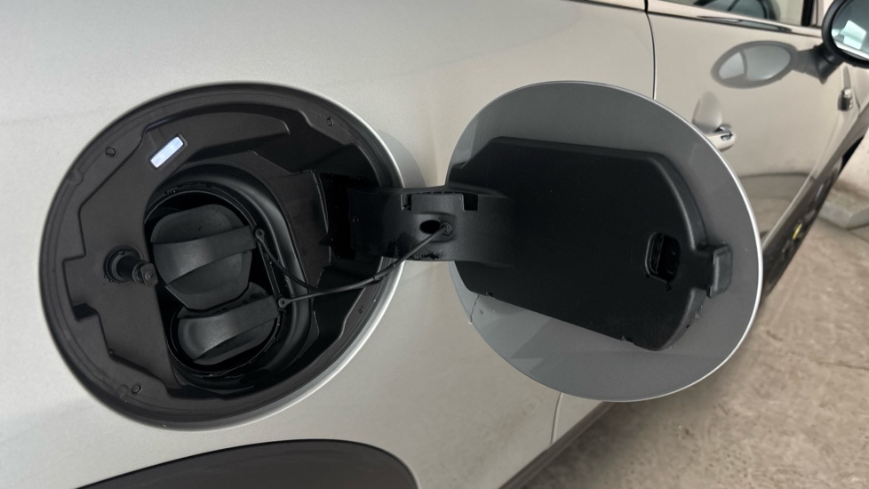 MINI HATCHBACK Image 21