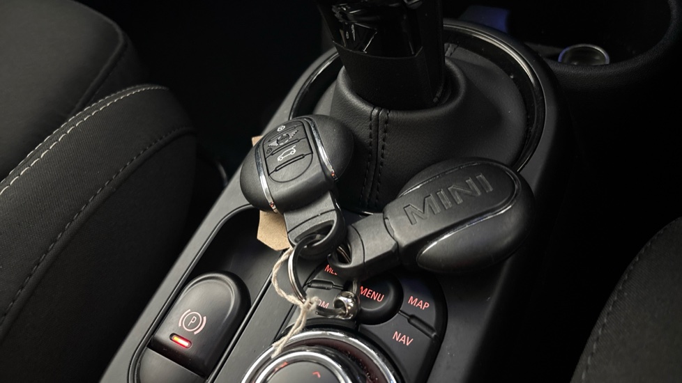 MINI HATCHBACK 2 keys available