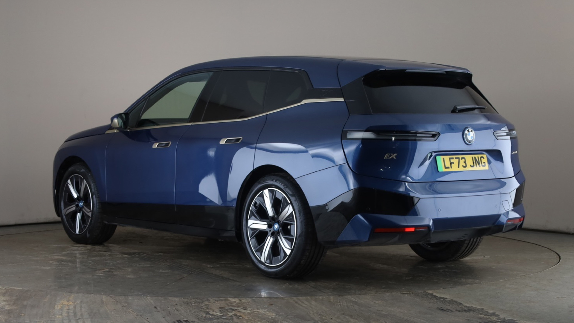 4027720 240kW xDrive40 M Sport 76.6kWh 5dr Auto [Sky]