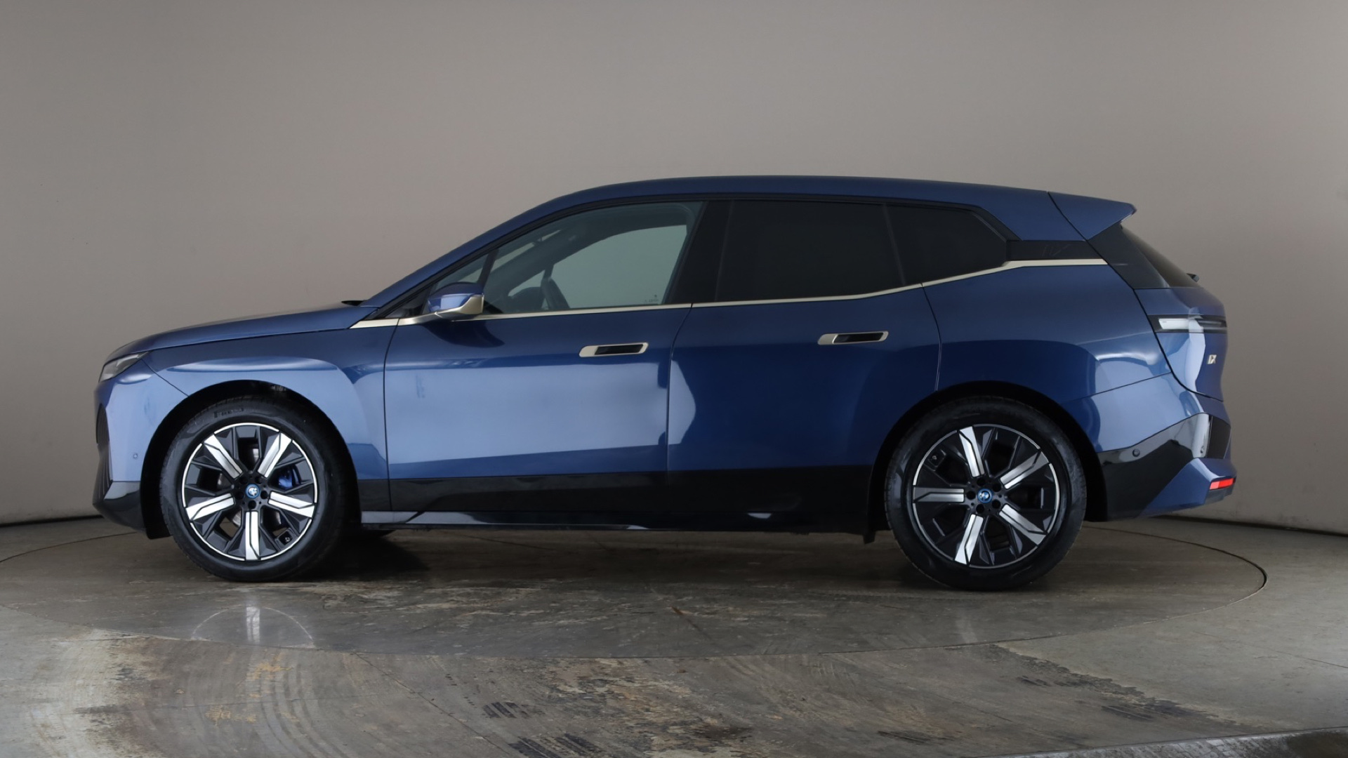 4027720 240kW xDrive40 M Sport 76.6kWh 5dr Auto [Sky]