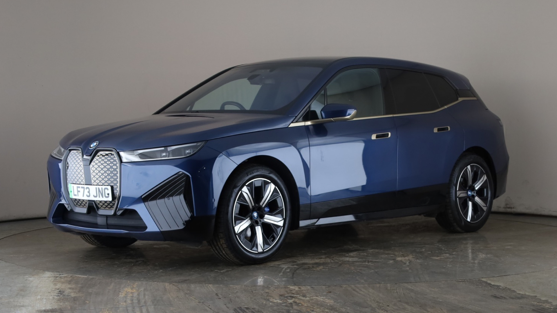 BMW Ix Estate 240kW xDrive40 M Sport 76.6kWh 5dr Auto [Sky]