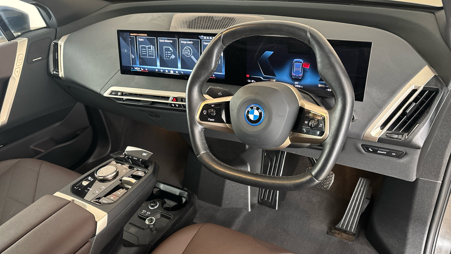 4027720 240kW xDrive40 M Sport 76.6kWh 5dr Auto [Sky]