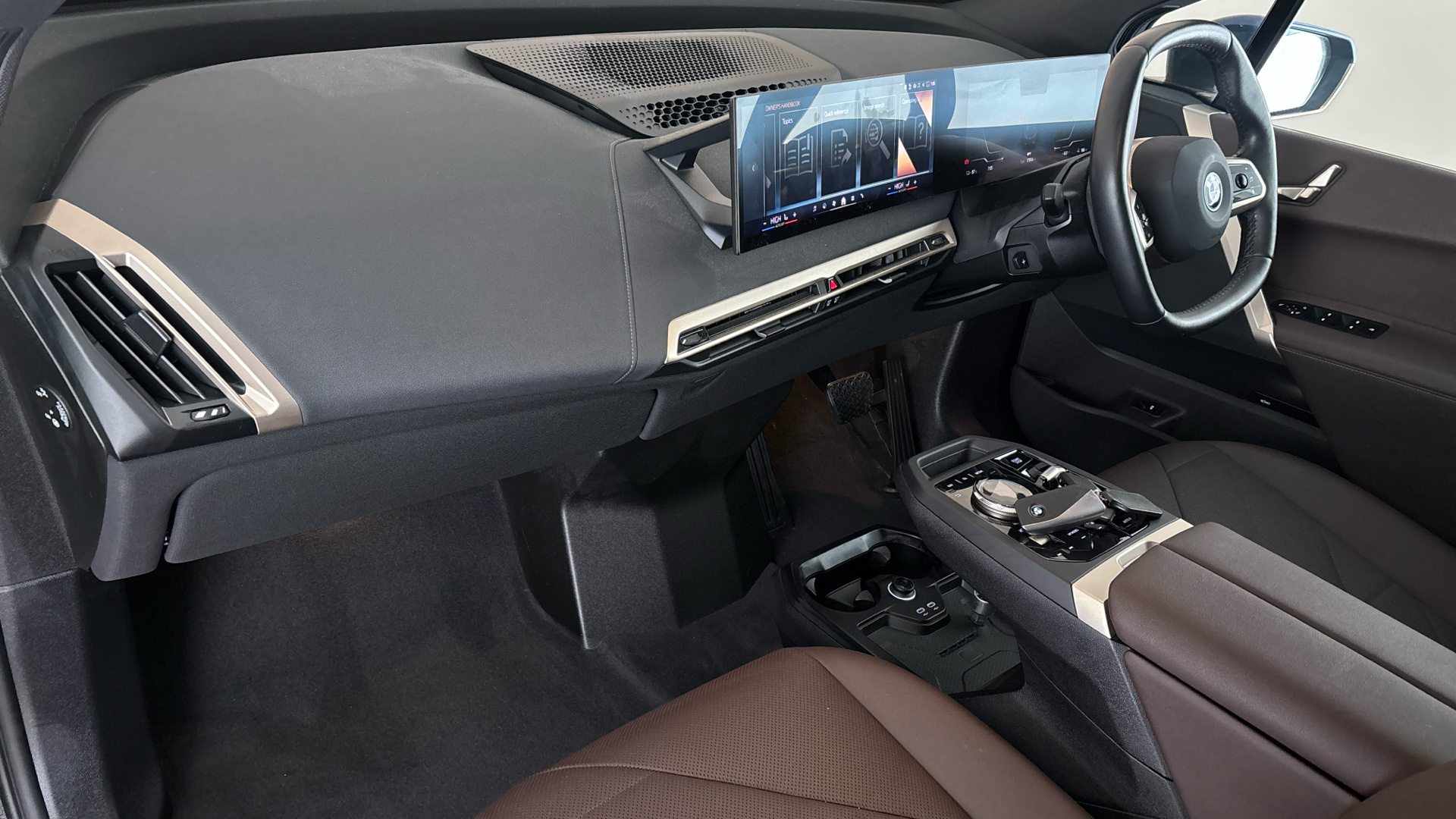 4027720 240kW xDrive40 M Sport 76.6kWh 5dr Auto [Sky]