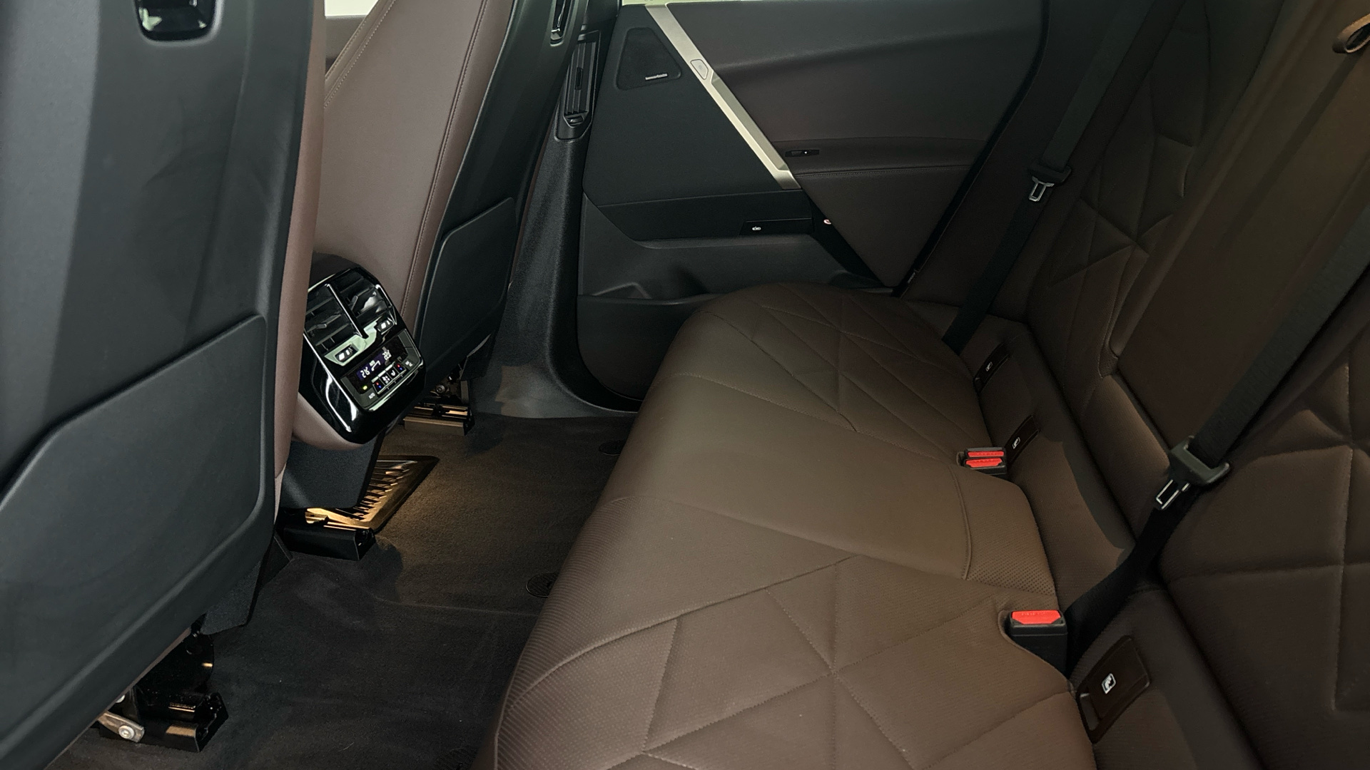 4027720 240kW xDrive40 M Sport 76.6kWh 5dr Auto [Sky]