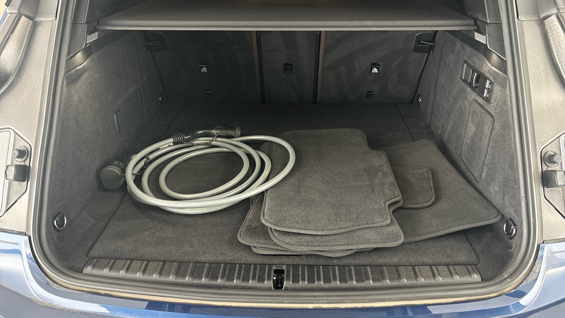 4027720 240kW xDrive40 M Sport 76.6kWh 5dr Auto [Sky]