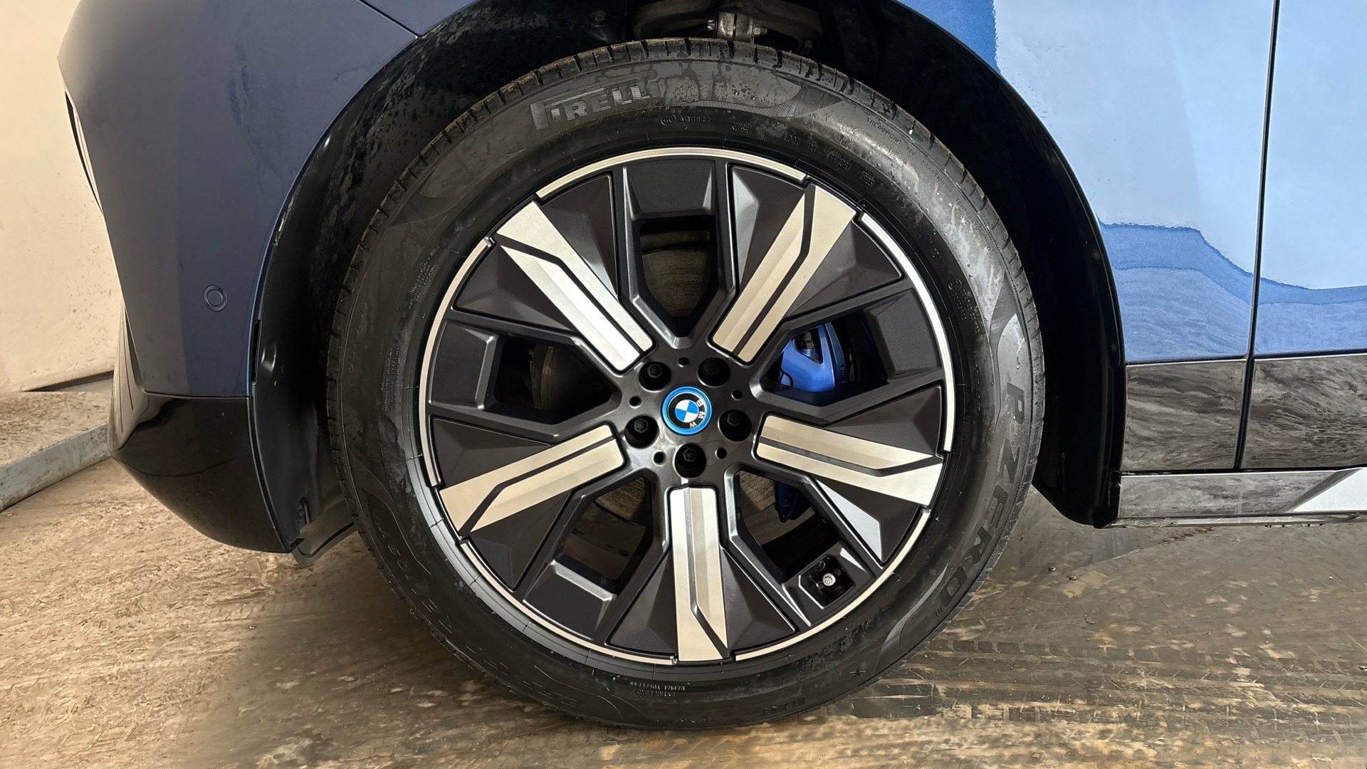 4027720 240kW xDrive40 M Sport 76.6kWh 5dr Auto [Sky]