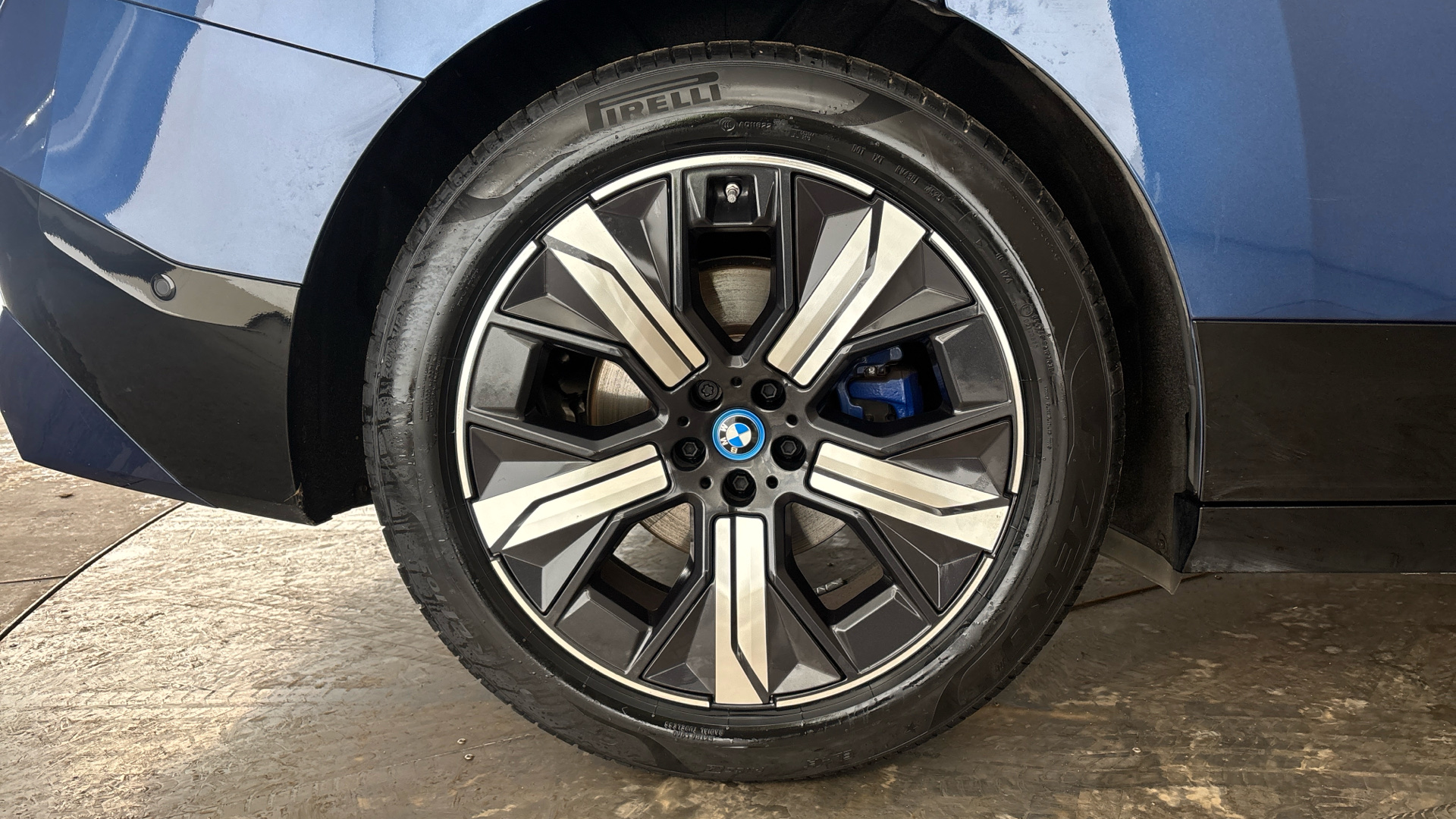 4027720 240kW xDrive40 M Sport 76.6kWh 5dr Auto [Sky]