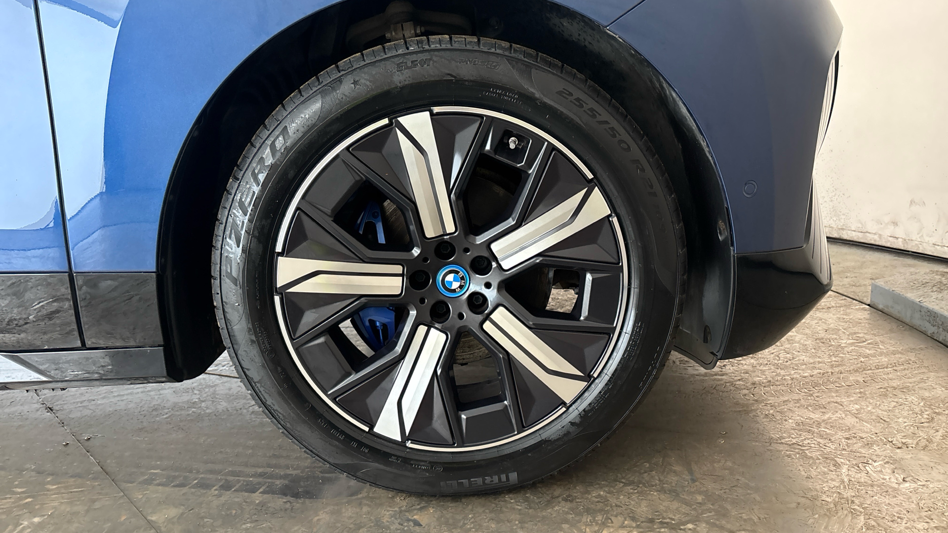 4027720 240kW xDrive40 M Sport 76.6kWh 5dr Auto [Sky]