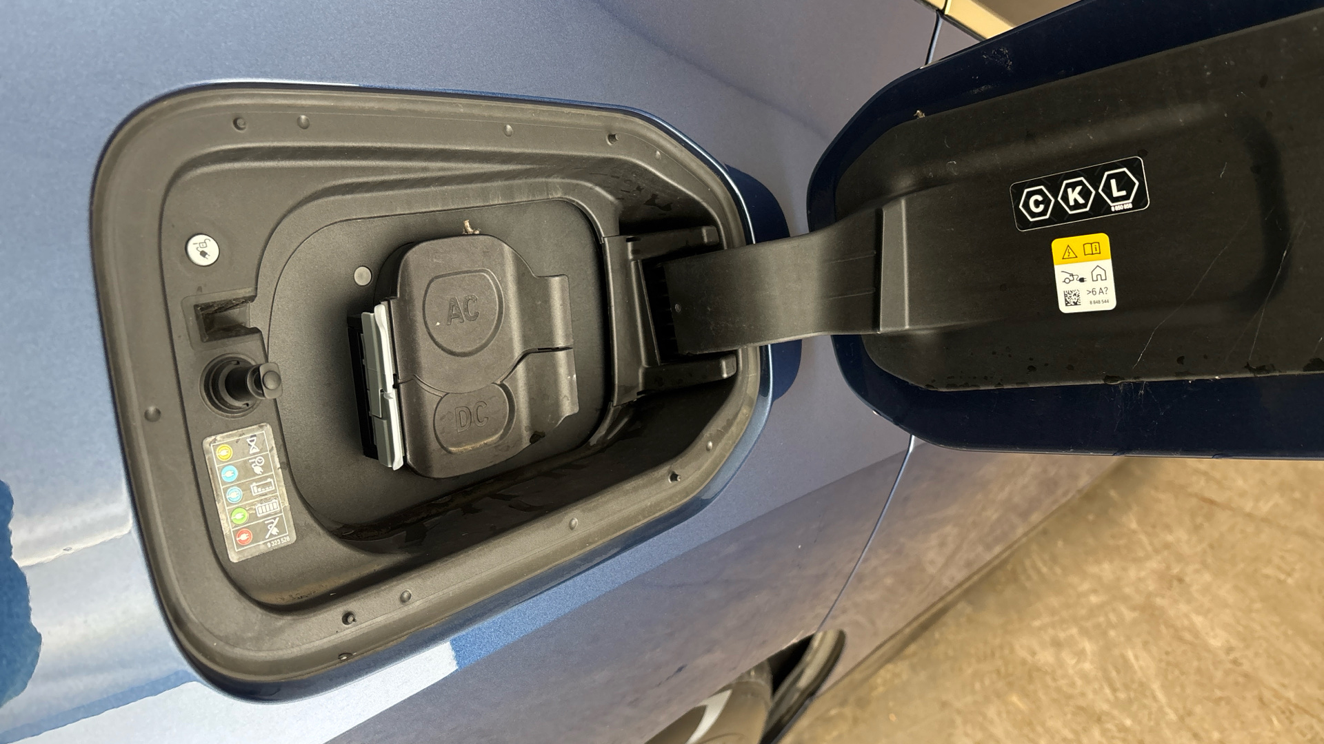 4027720 240kW xDrive40 M Sport 76.6kWh 5dr Auto [Sky]