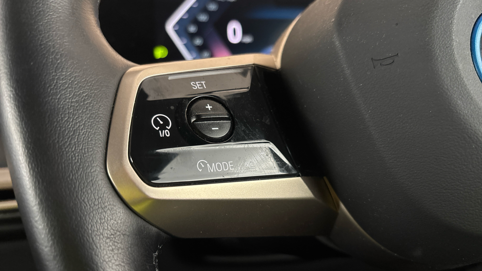 4027720 240kW xDrive40 M Sport 76.6kWh 5dr Auto [Sky]