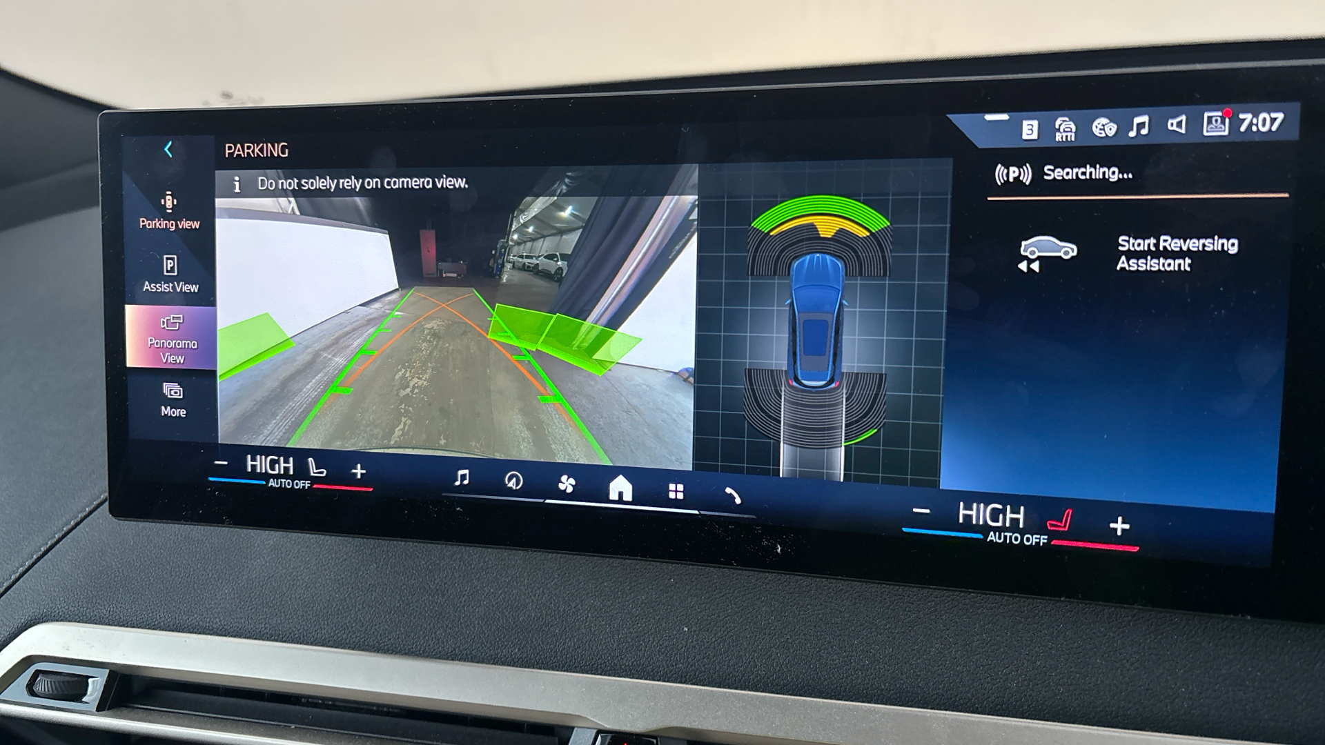 4027720 240kW xDrive40 M Sport 76.6kWh 5dr Auto [Sky]