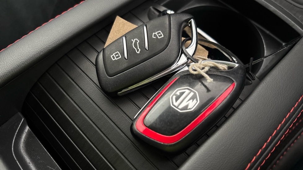 MG ZS 2 keys