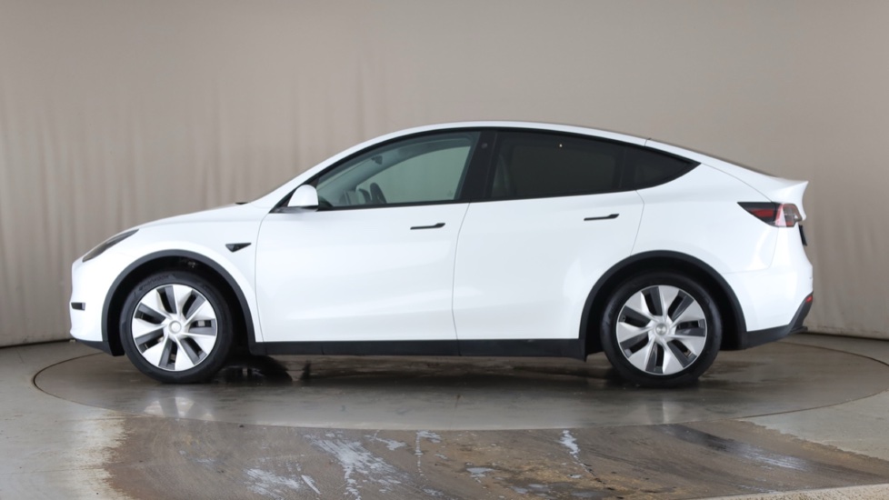 TESLA MODEL Y Image 2